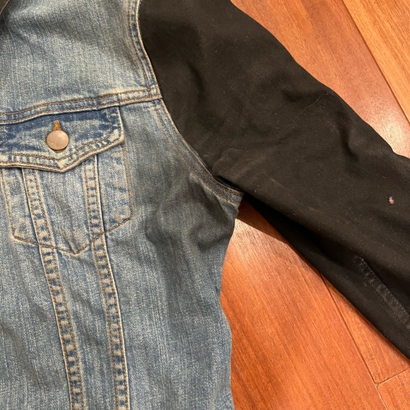 J Brand Denim Jacket with contrast sleeves - Picture 3 of 4